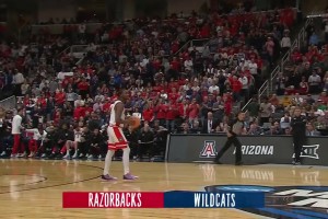 亚利桑那淘汰阿肯色晋级8强 伯里斯23分5板2助 皮特21分